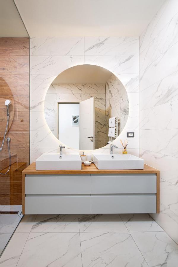 Ena, Luxury